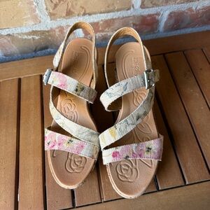 B.O.C. Born Floral Strappy Sandals